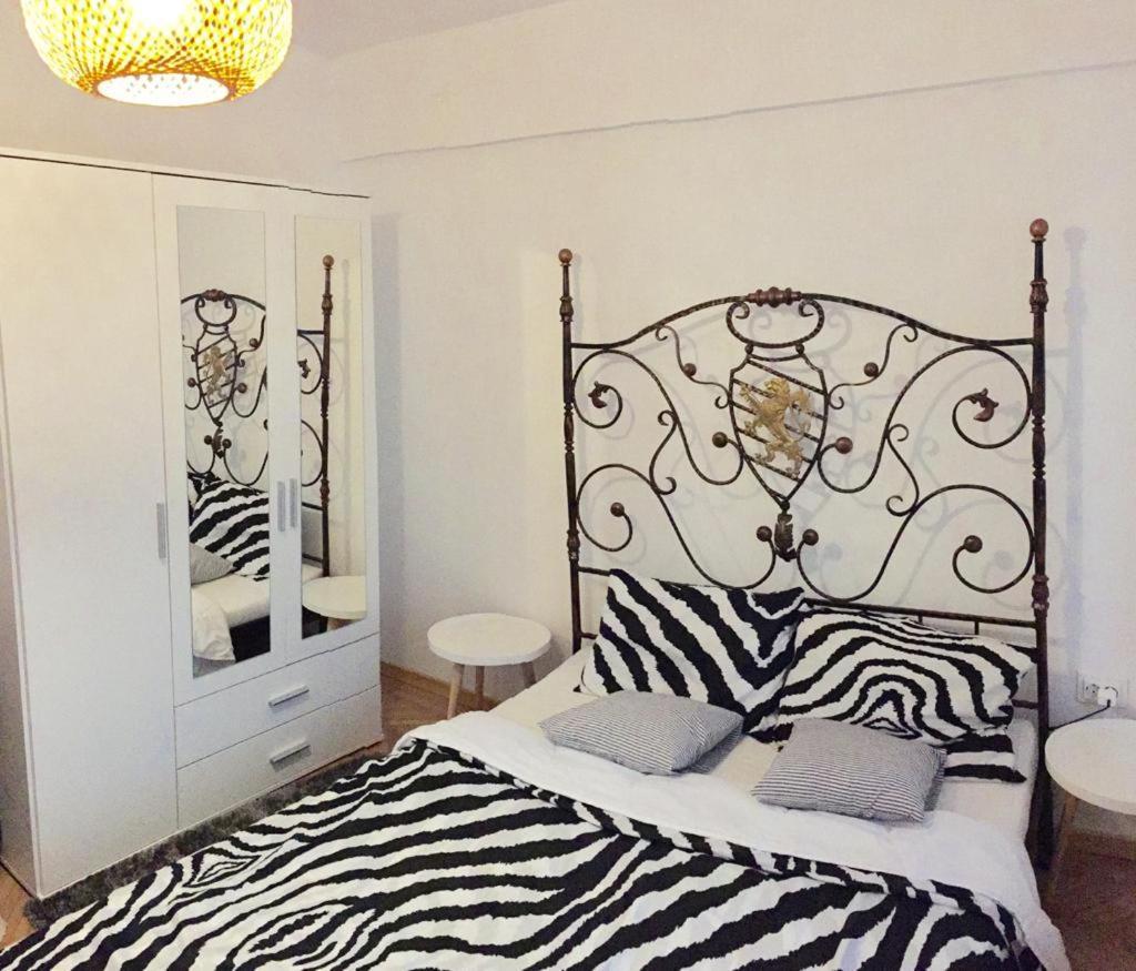 Old Town English Park Residence Крайова Экстерьер фото